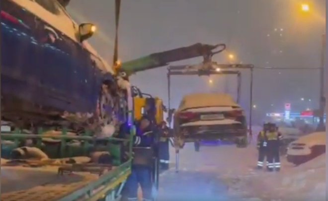 В Госавтоинспекции Татарстана предупредили, что мешающие уборке снега машины эвакуируют