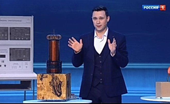 Учитель физики из Казани дал открытый урок в финале федерального конкурса «Классная тема!»