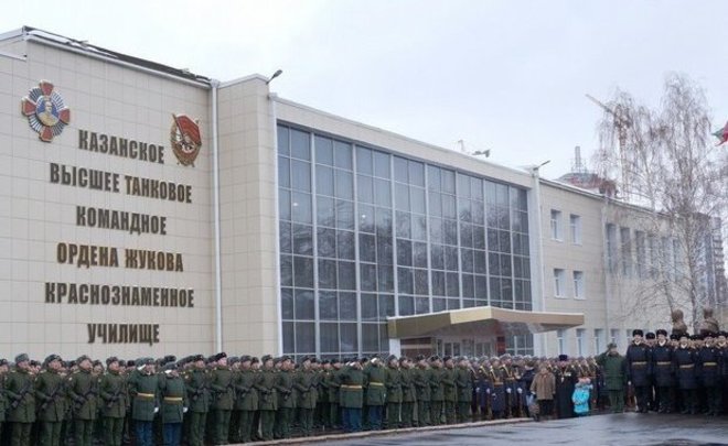 В Казанском танковом училище офицеры досрочно получили дипломы