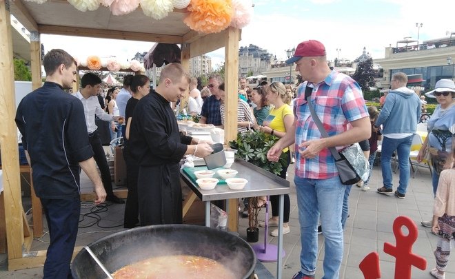 В Казани открылся городской рыбный пикник