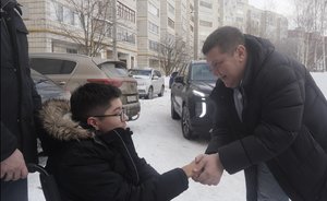 Известный радиоведущий на один день стал водителем социального такси в Казани