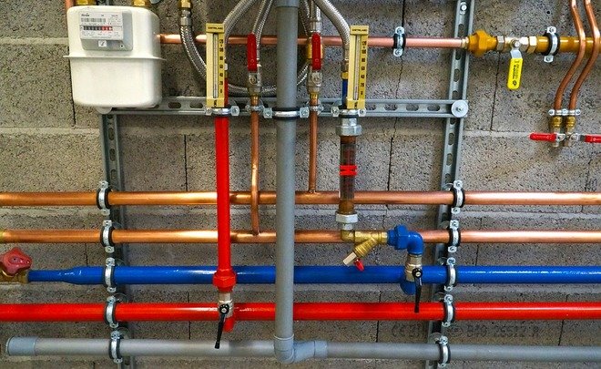 Жители Залесного добились от местных властей ремонта водопровода через суд