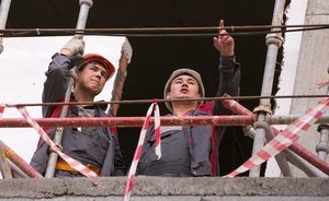 С 1 января 2022 года в России за незаконную трудовую деятельность иностранцы могут быть выдворены из страны