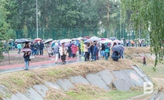 В Сочи после сильных ливней десятки авто унесло потоком воды