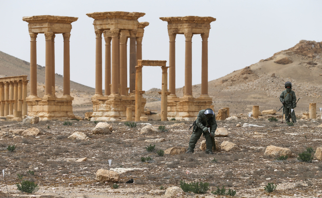 Боевики ИГИЛ разрушили фасад Римского театра и Тетрапилон в Пальмире