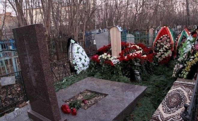 Власти Актанышского района пообещали охранять новый крест на пострадавшей от вандалов могиле