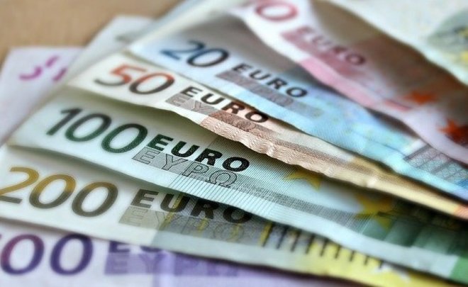 Курс евро на Мосбирже достиг исторического максимума