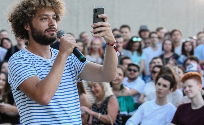 Блогер Илья Варламов поделился мнением о заборах вокруг школ Казани за 200 млн рублей