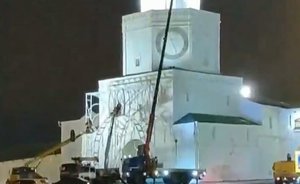 В Казани начали украшать Спасскую башню в кремле к Новому году