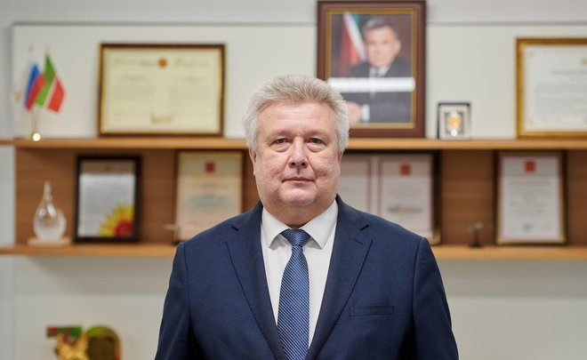 Эдуард Галеев поздравил коллег с Днем энергетика