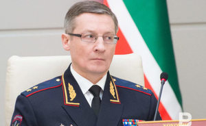 Минниханов присвоил звание «Заслуженный сотрудник ОВД по Республике Татарстан» главе МВД