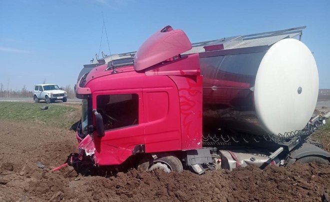 На дороге Чистополь — Нижнекамск произошло смертельное ДТП: легковушка столкнулась с грузовиком на встречке