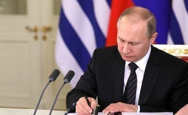 Путин поручил проработать вопрос индексации пенсий работающих пенсионеров