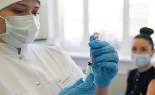 Гинцбург оценил возможность хранения вакцины «Спутник V» в холодильнике
