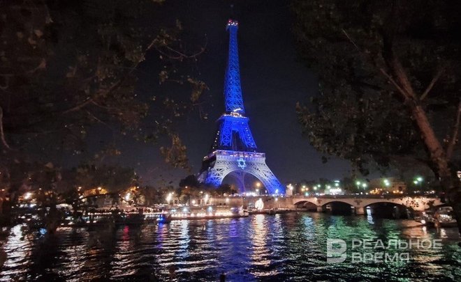 Эйфелеву башню подсветили в цвета флага Израиля