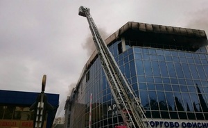 В Сочи произошел крупный пожар в торговом центре