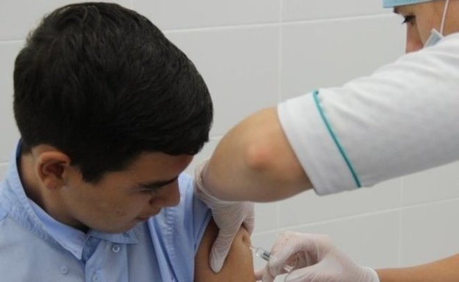 Попова: вакцина от центра «Вектор» поступила в гражданский оборот