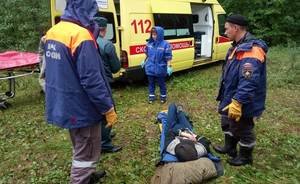 Татарстанские спасатели нашли мужчину, который поранил ногу в лесу и не мог дойти до дома