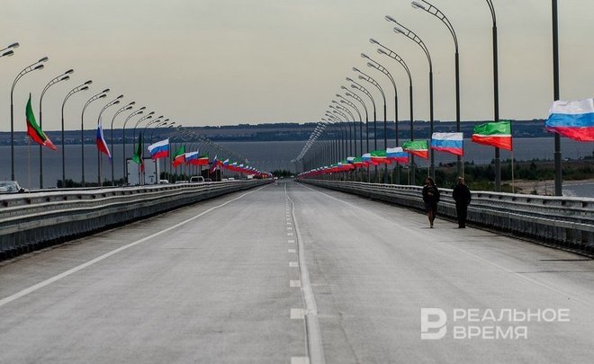 На обходе Нижнекамска и Челнов начали монтаж балок пролетного строения моста через Каму