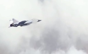 Российский истребитель подняли в воздух из-за самолета ВМС США