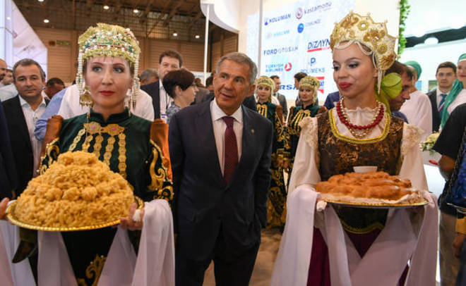 Минниханов в рамках 86-й Измирской международной выставки открыл экспозицию Татарстана