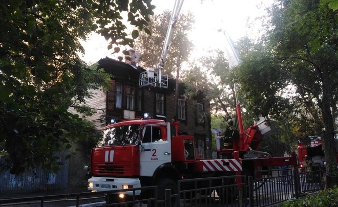 Из горящего дома в Казани спасли одного человека