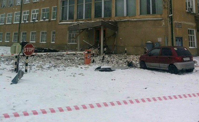 Итоги дня: обрушение стены здания КАЗ, обвинение Путина в отравлении Скрипаля и возможная отмена ЕГЭ