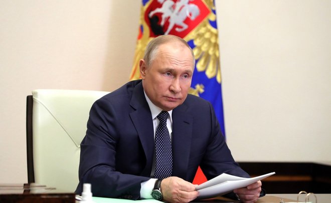 Путин обсудил с Макроном ситуацию на Украине