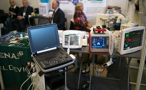 Российские предприятия получили задание нарастить производство медтехники в 30 раз за три месяца