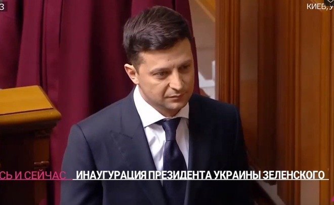 Президент Украины Владимир Зеленский объявил о роспуске Верховной рады