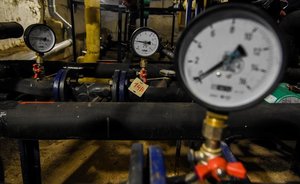 В Челнах пользователи сняли на видео прорвавшуюся трубу