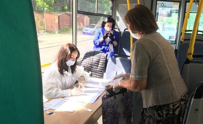 Как проходит второй день голосования в передвижном пункте в Казани