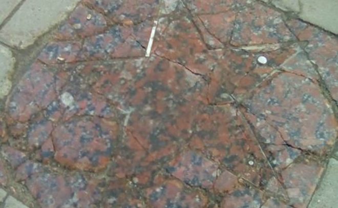 Соцсети: в Казани с «аллеи татарских звезд» на Баумана пропали две таблички с именами