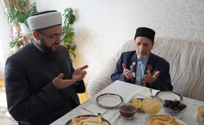 Муфтий Татарстана лично поздравил ветеранов с Днем Победы
