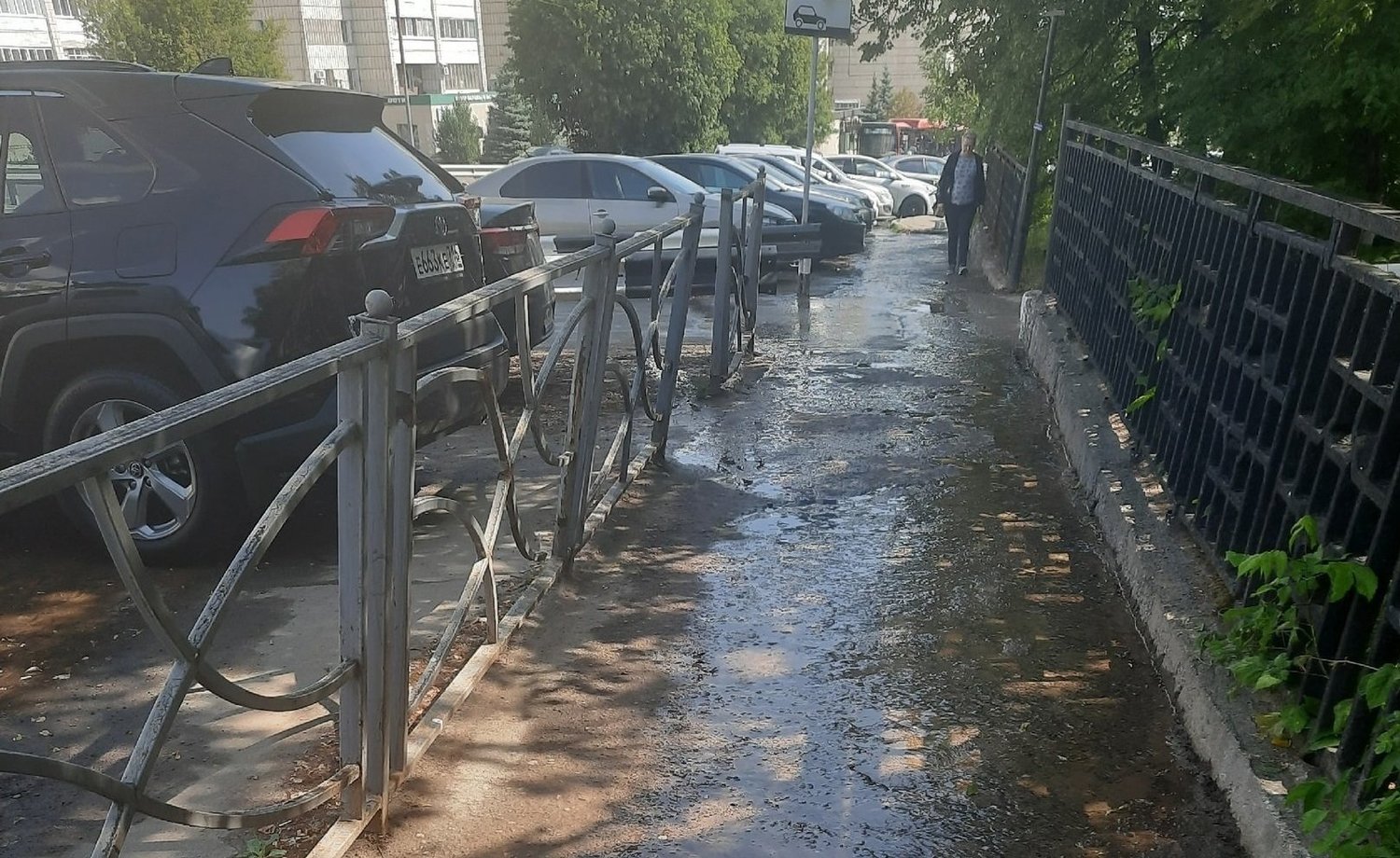 До зимы ждать?»: жители улицы Губкина обвинили «Водоканал» в бездействии