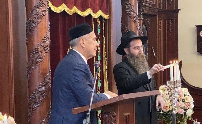 Рустам Минниханов поздравил еврейскую общину в Казани с Ханукой