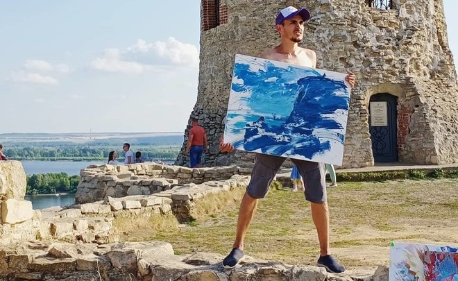 В Национальной библиотеке художник Руслан Ибрагимов завершает проект «Передвиж»