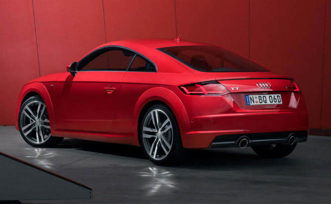 В октябре цены на автомобили в России изменили 10 производителей