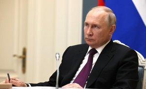 Президент России подписал указ о повышении на 5,5% зарплат отдельным категориям госслужащих
