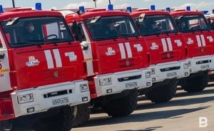 Соцсети: в Нижнекамске люди едут на дачи, несмотря на дым и пламя возле дороги