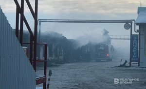 В Челнах уточнили площадь пожара на авторынке «Гараж-500» — она превысила 11 тысяч «квадратов»