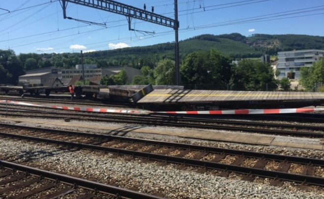 ​В Швейцарии в результате столкновения двух поездов пострадали 27 человек