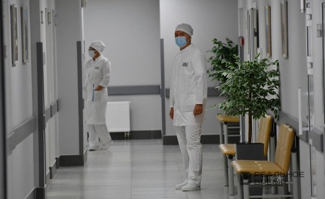 Врач посоветовал пить больше теплой жидкости при заражении штаммом «кракен»