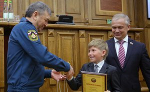 В Татарстане наградили спасших чужие жизни школьников