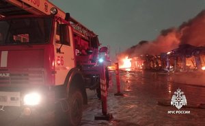 Пожар на авторынке «Гараж-500» в Челнах локализовали