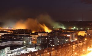 В Казани в здании бывшего общежития на Димитрова загорелась кровля