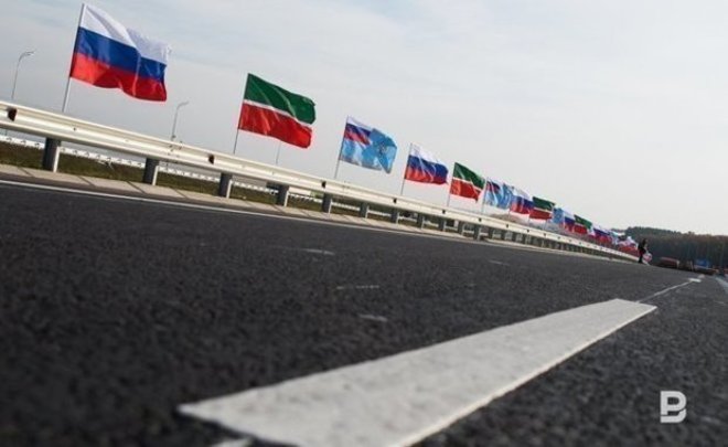 Рустам Минниханов осмотрел ход строительства автомобильной дороги М-7