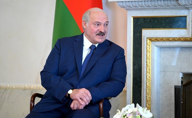 Лукашенко заявил, что признает передачу власти только путем выборов