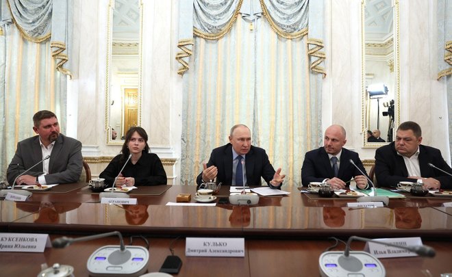 Итоги дня: Путин встретился с военкорами, парковочные абонементы Казани, отмена повышенной готовности COVID-19