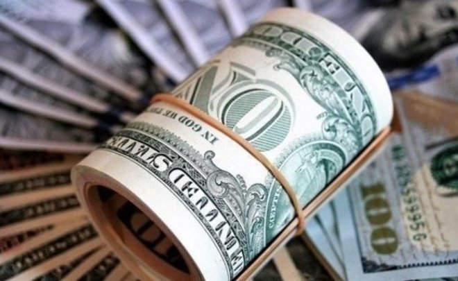 Эксперт прогнозирует курс доллара на неделю не выше 77 рублей